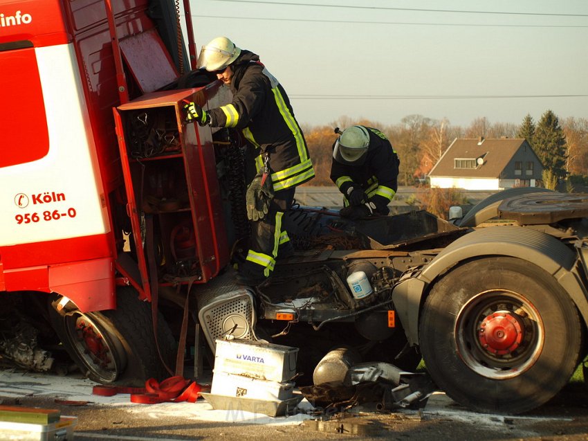 Schwerer VU PKW LKW B 59 Pulheim Rich Bocklemuend P136.JPG